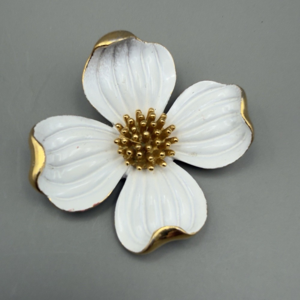 Vintage Trifari White Enamel Dogwood Flower Brooch Gold Tone Floral Pin Signed